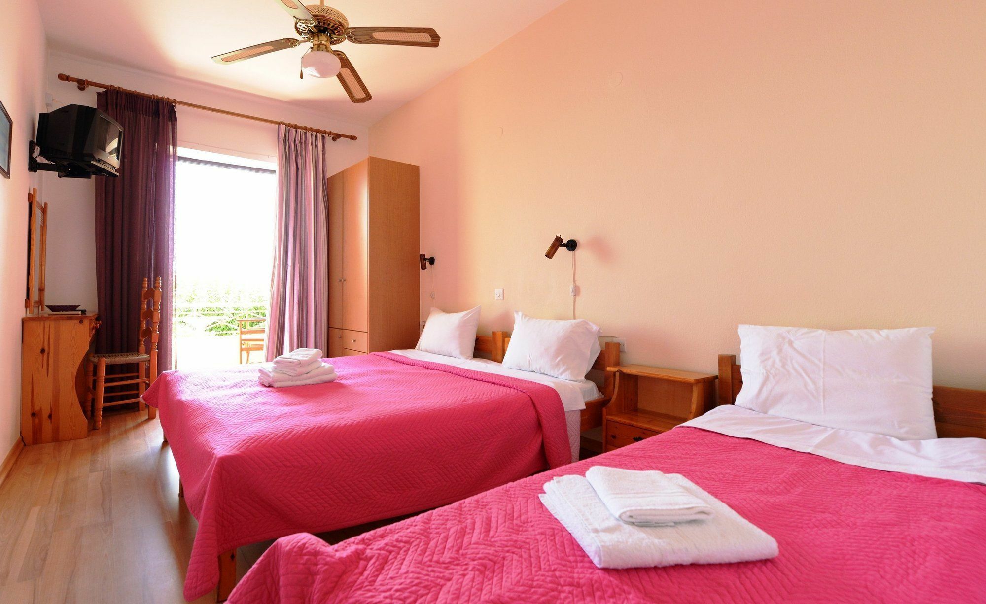 Pharos Rooms Ília 外观 照片