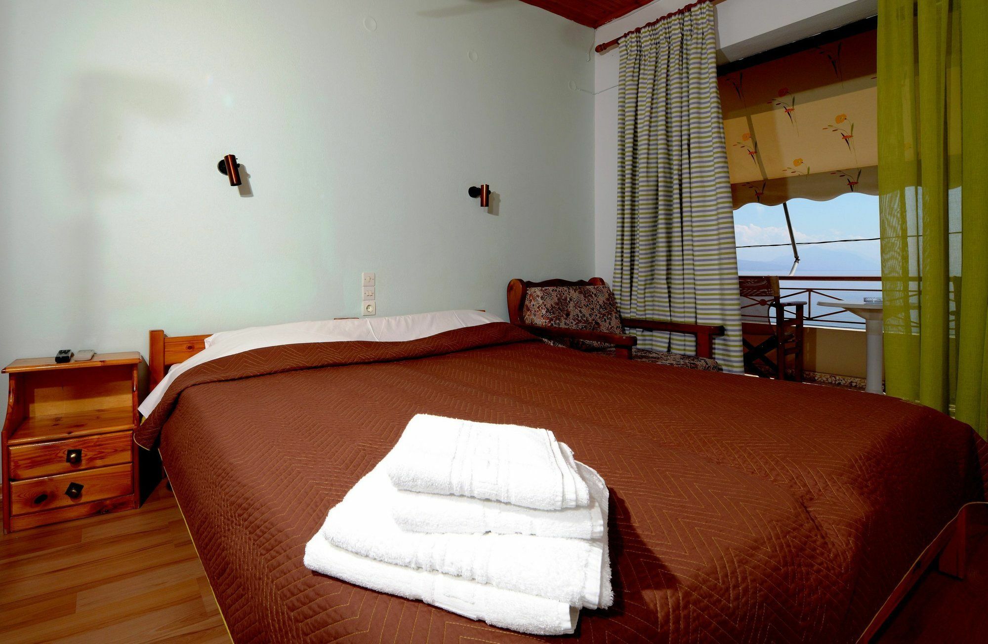 Pharos Rooms Ília 外观 照片